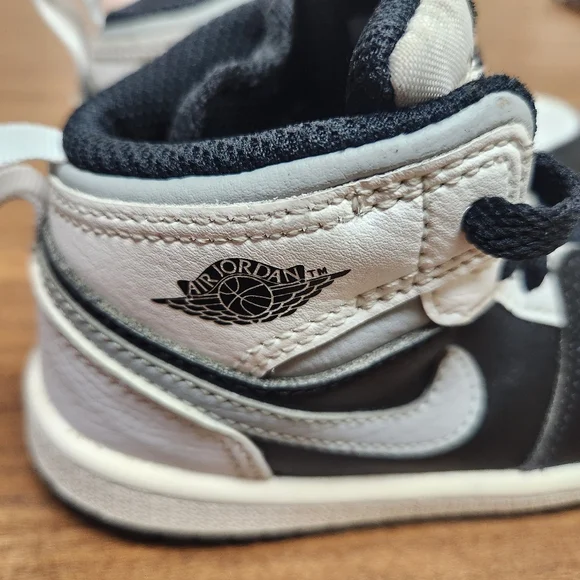 Nike Air Jordan high tops black and white Toddler Size 8C - Picture 5 of 9